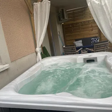Cosy&jacuzzi Apartment *